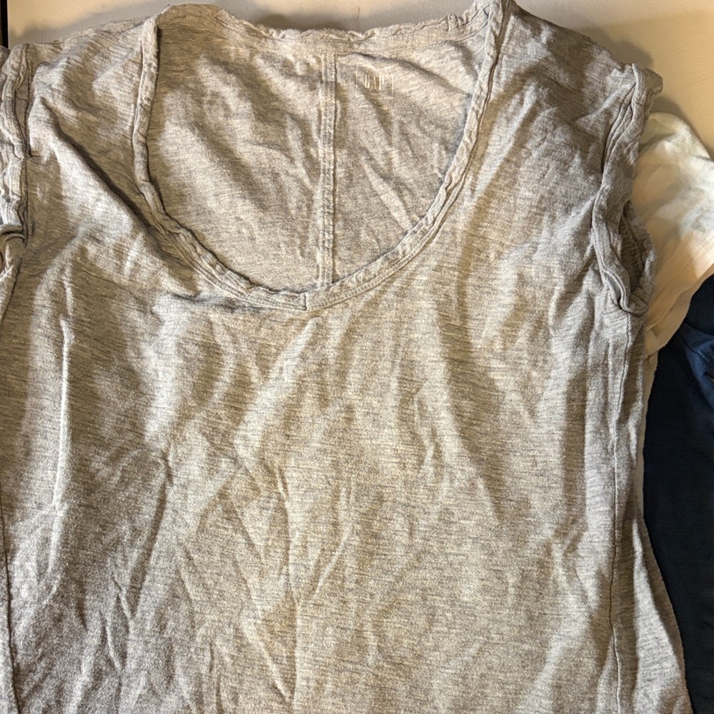 GAP Women’s T-Shirts Bundle | EUC | Sz XS - Picture 5 of 5
